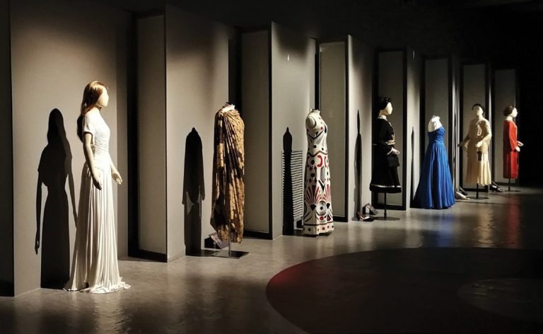 The history of Greek fashion