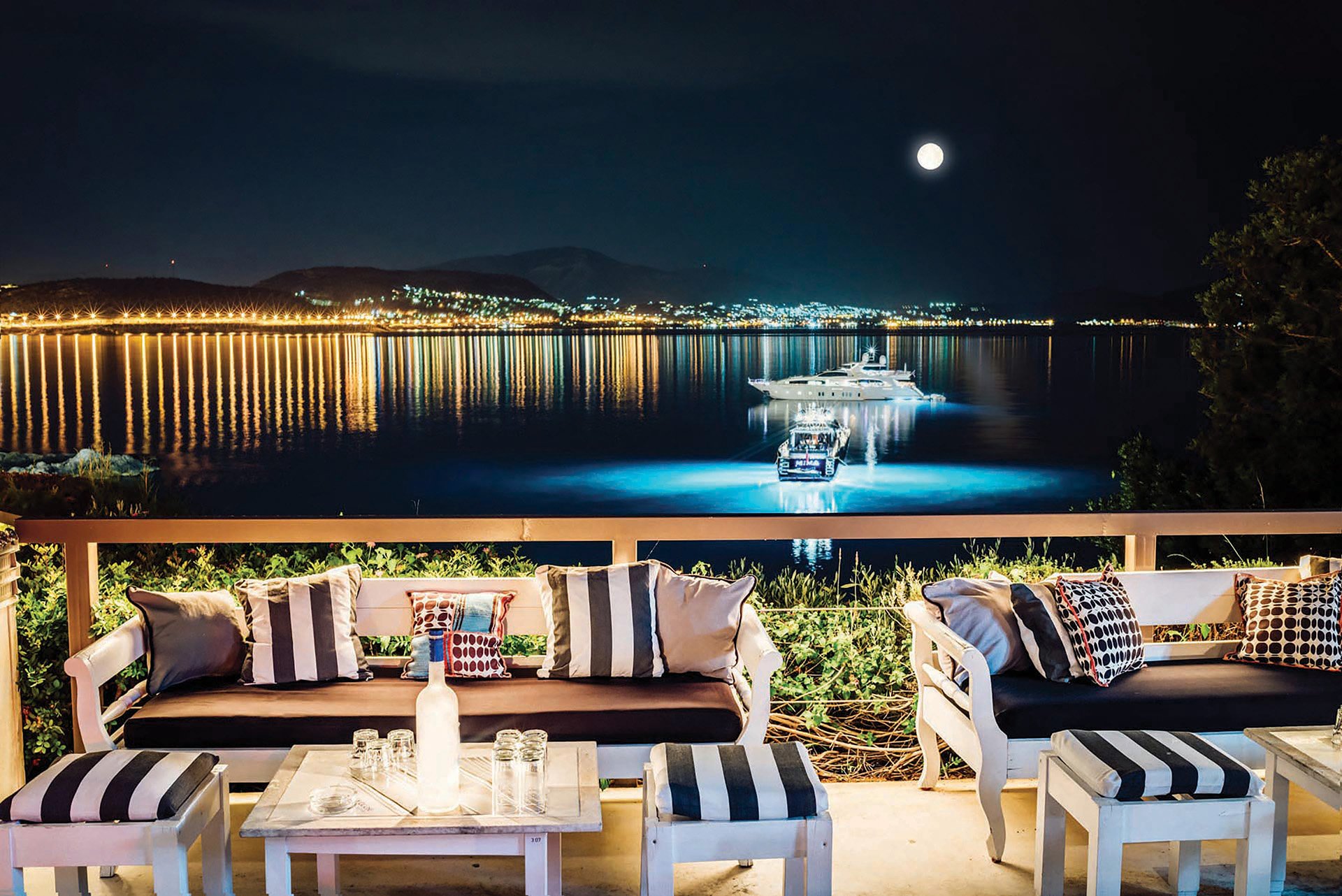 Athens beach restaurant Krabo