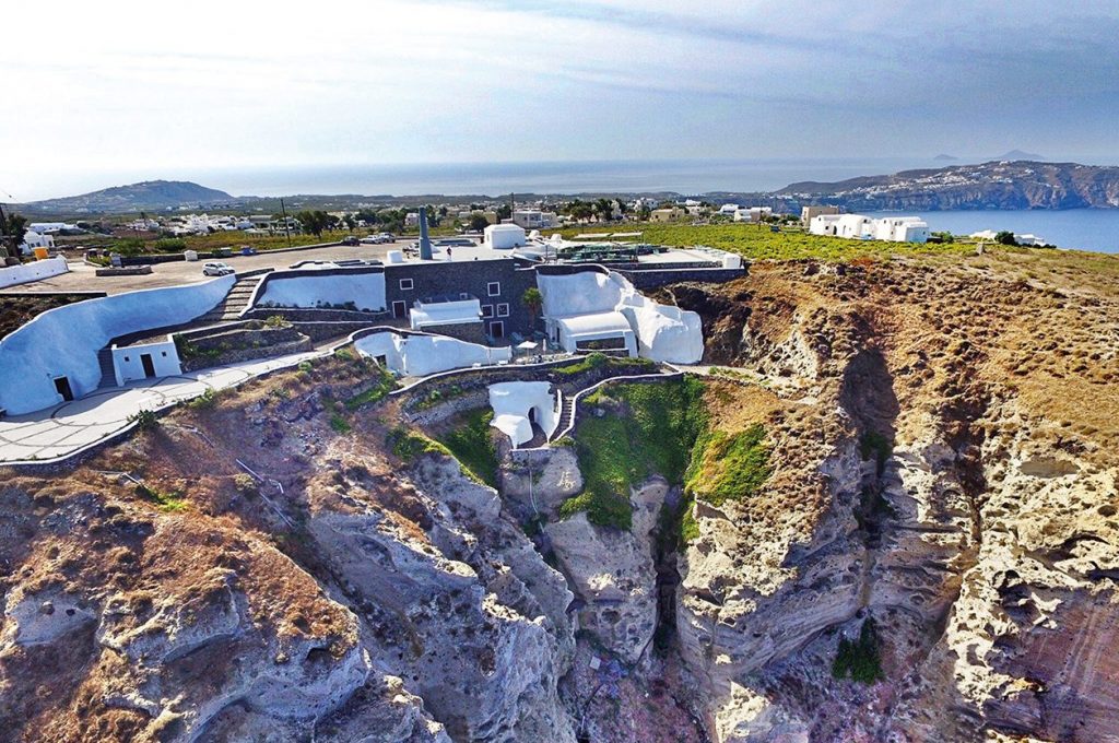 The Venetsanos winery was built in 1949 on the edge of the Caldera